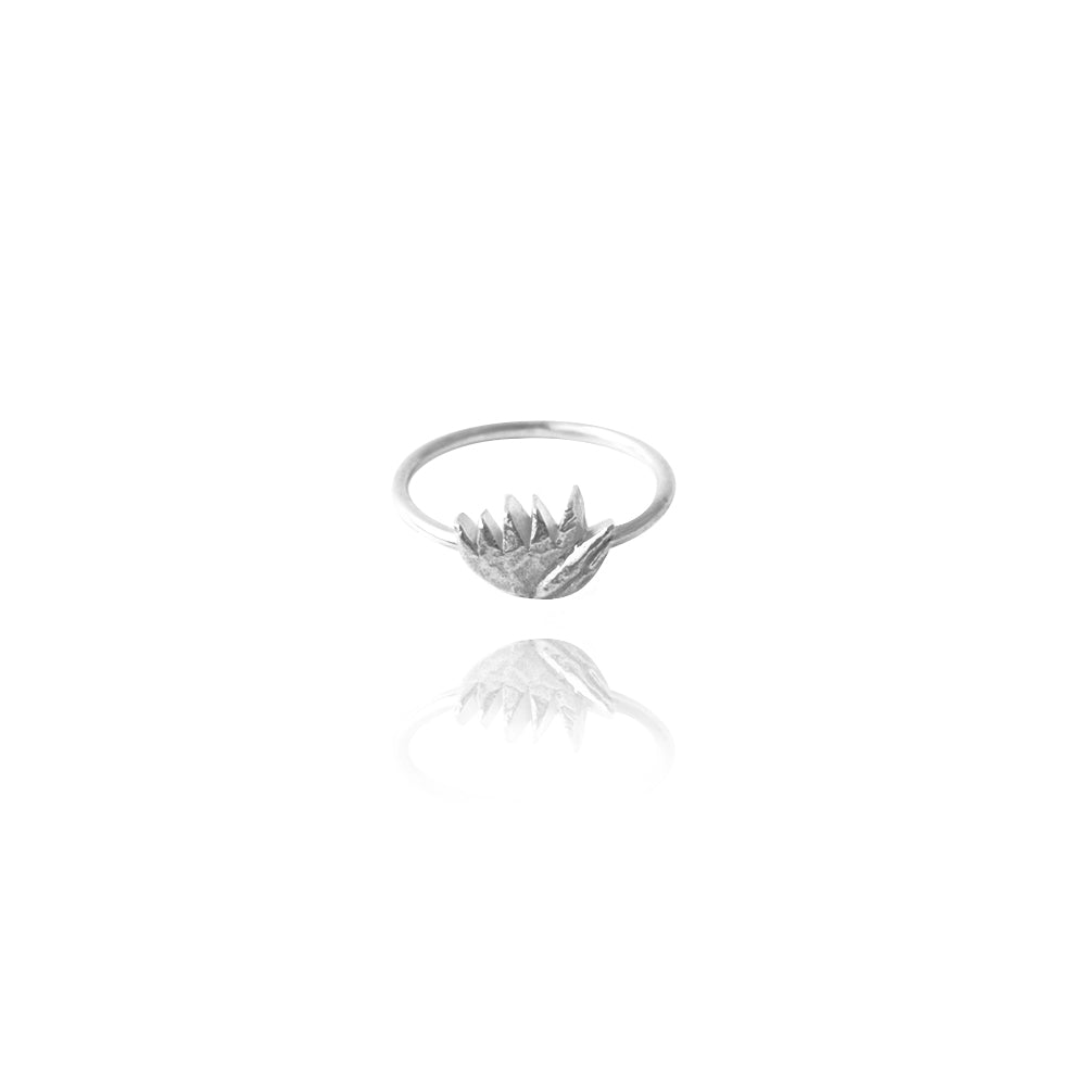 Natureza Tulip Solitaire Ring