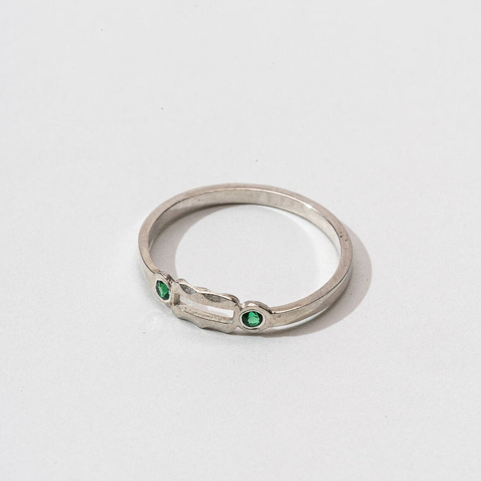 Anel Simples Alma Prateado Com Pedras Verdes